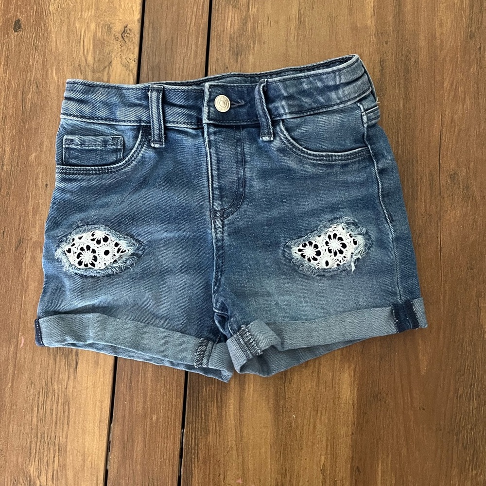 •3 for $10•

Size 6 kids Jean shorts